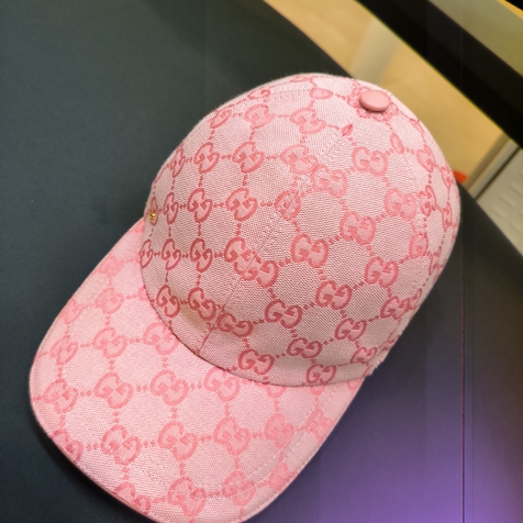 NETTOYAGE CASQUETTES, CHAPEAUX, CRAVATES CHEZ PRESSING AQUALOGIA NIMES