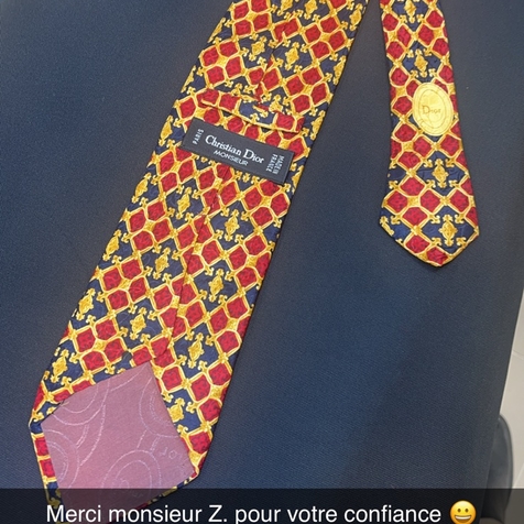 NETTOYAGE CASQUETTES, CHAPEAUX, CRAVATES CHEZ PRESSING AQUALOGIA NIMES