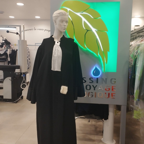 PRESSING POUR VETEMENTS PROFESSIONNELS NIMES CHEZ PRESSING AQUALOGIA NIMES