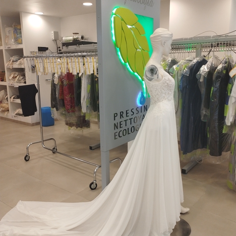 PRESSING ROBE DE MARIEE, ROBE DE CEREMONIE, ROBE DE SOIREE, ROBE COCKTAIL CHEZ PRESSING AQUALOGIA NIMES