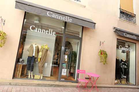 Boutique Cannelle Nîmes vend des vêtements pour les Femmes en centre-ville (® SAAM-fabrice Chort)