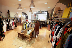 Boutique Cannelle Nîmes dédiée à la Mode Femme en centre-ville avec vêtements et accessoires (® SAAM-fabrice Chort)