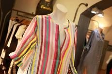 Cannelle Nîmes vend des vêtements pour les Femmes en centre-ville dans une magnifique boutique de mode luxe (® SAAM-fabrice Chort)