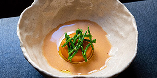 Menna Nîmes • Restaurant gastronomique • Ici Fleur de courgette farcie d’une fine mousseline de langoustines ( ® menna )
