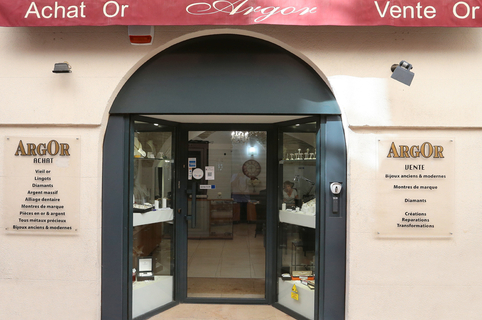 Achat d'Or à Nîmes et Vente d'Or chez Argor Nîmes en centre-ville et bijouterie (® SAAM-Fabrice Chort)