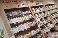 Les Secrets de Louise Nîmes vend des parfums Senteurs de Provence en centre-ville (® SAAM-D.Gontier)
