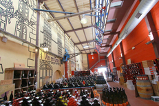 Maison méditerranéenne des Vins du Grau du Roi vend des vins régionaux sur la route de l’Espiguette (® networld-fabrice chort)