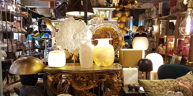Galerie Jean Louis Fages à Nîmes propose un grand choix de luminaires et d'objets déco dans sa boutique en centre-ville.