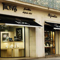 Le bijoutier-joaillier Thomas Nîmes présente ses nouveautés en boutique.